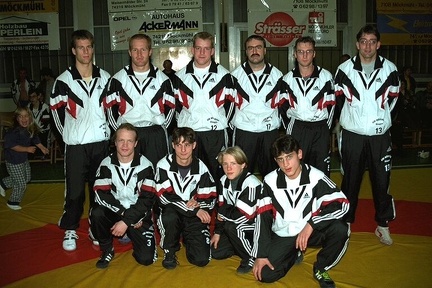 1. Mannschaft 2001:von links stehend: Wolfgang Klein; Ralf Moll; Markus Egner; Karlheinz Messer; Martin Engler; Udo Egner; Mar